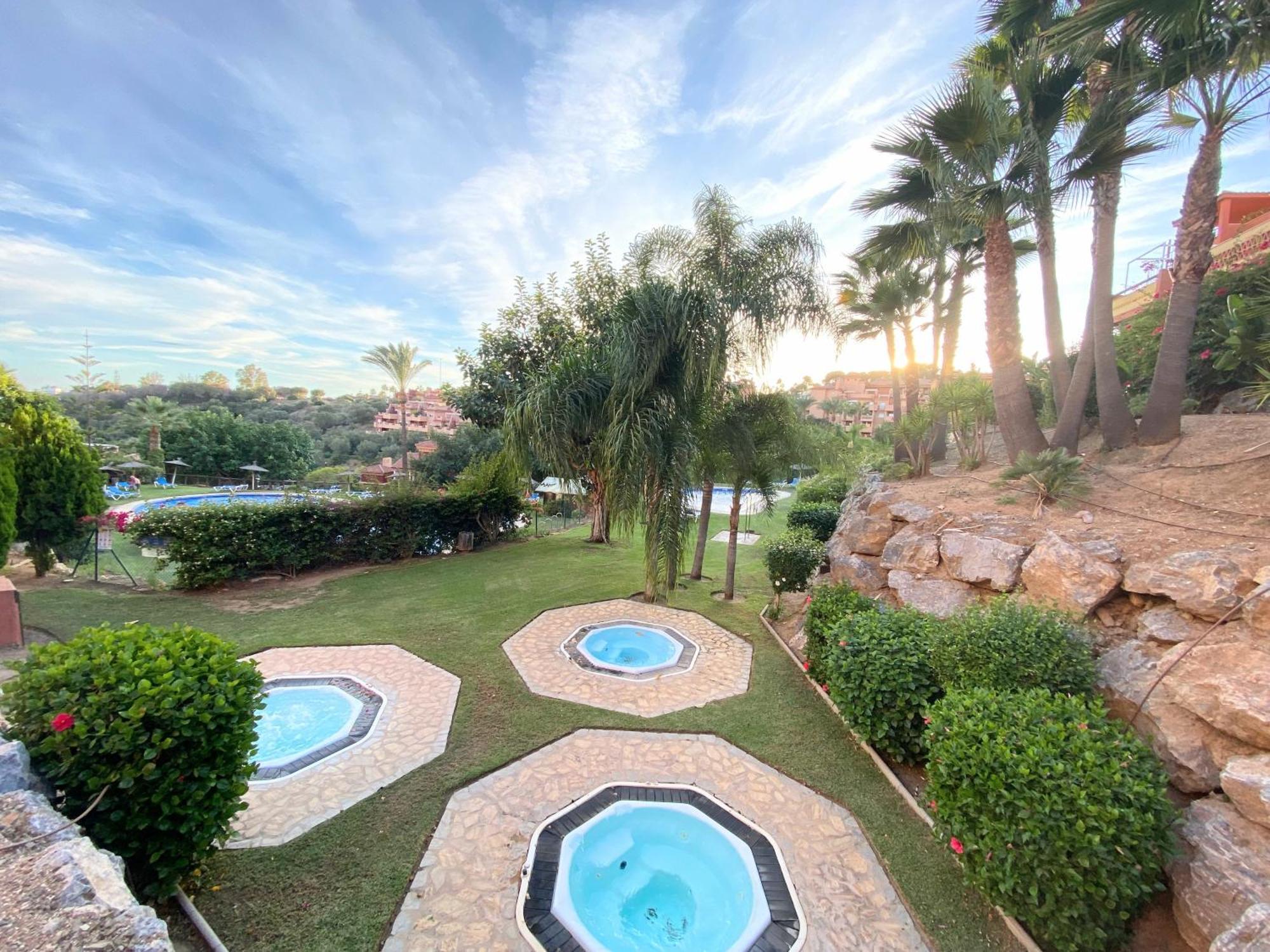 Golf & Resort Apartment In La Reserva De Marbella Exterior photo